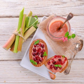 Rhubarb tartelette with cranberry