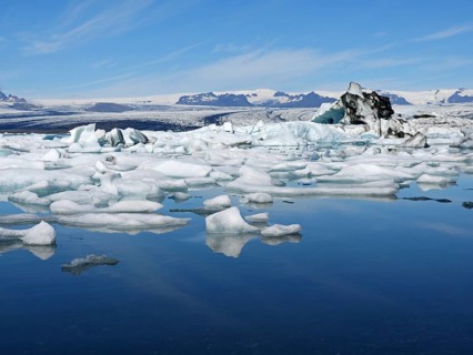 The glacial lake Jökulsárlón in Iceland
