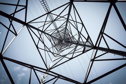 High-voltage pylon, electricity prices