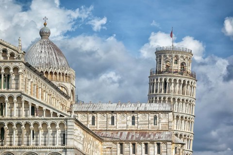 An image of the great Piazza Miracoli in Pisa Italy