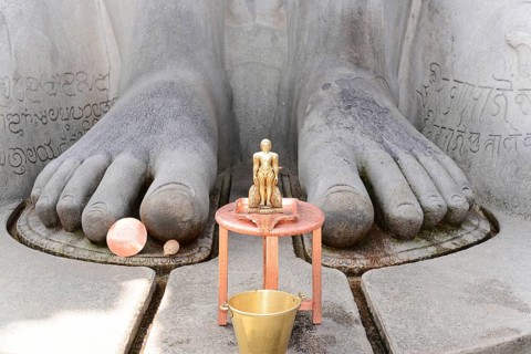 Gomateshwara statue, Jaina-Asket, Jain temple on Vindyagiri Hill, Shravanabelagola, Karnataka,
