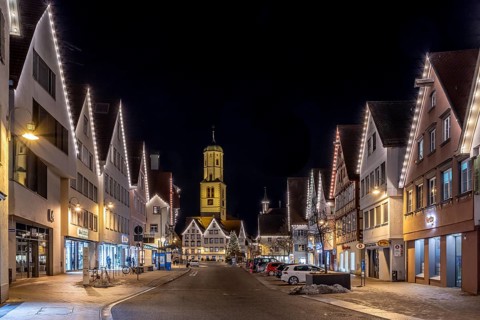 Night photo of historic buildings around the market square with Christmas tree and Christmas lights