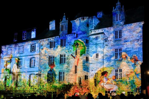 Projections on the façade of the Maison de la Duchesse Anne, light show at the turn of the year in