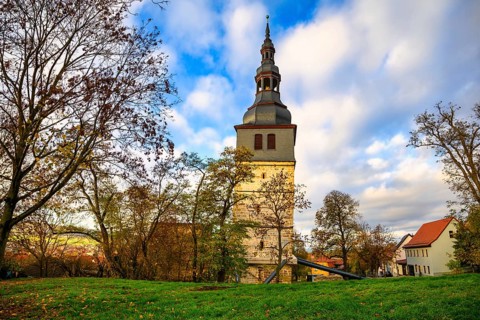 A view of the leaning church tower of Bad Frankenhausen in the morning sun