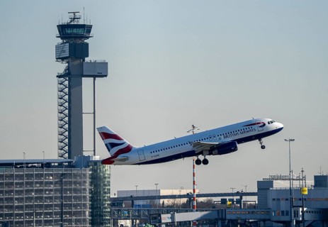 British Airways Airbus A320 aircraft taking off on the main runway south, 05R/23L, Düsseldorf