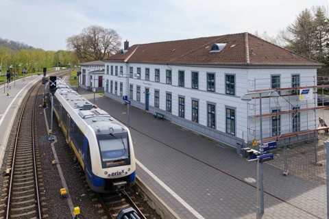 Local train at the station, Vienenburg, Goslar, Harz, Lower Saxony, Germany, Europe