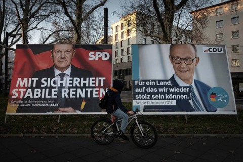 Election posters of the candidates for chancellor Olaf Scholz (SPD, left) and Friedrich Merz (CDU,