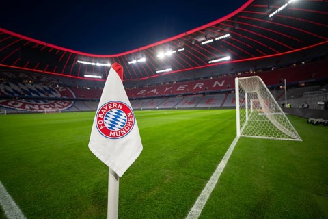 Corner flag, FC Bayern Munich FCB logo, Tor tor, goal net, stadium, empty, interior, illuminated,