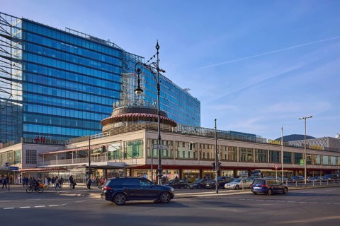 Kranzler Eck shopping centre, historic lantern and office building at the intersection of