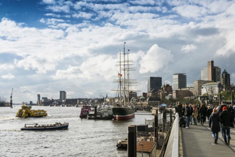 Waterfront promenade, St. Pauli Landungsbrücken, Hamburg, Germany, Europe