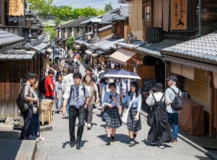 Ancient Ninenzaka, or Ninen-zaka, stone-paved pedestrian street, Kyoto, Japan, Asia
