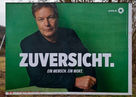 Large poster for the 2025 federal election by the Greens with Robert Habeck and the word