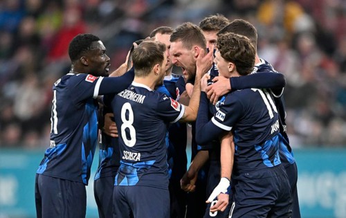 Goal celebration Patrick Mainka 1. FC Heidenheim 1846 FCH (06) Leo Scienza 1. FC Heidenheim 1846