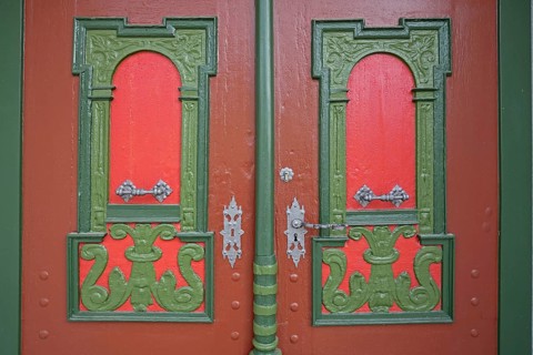 Wooden door with red and green decorations, door handle, door handle, fittings, detail, St Martin's