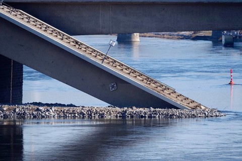 Partially collapsed Carola Bridge, February 2025, Dresden, Saxony, Germany, Europe