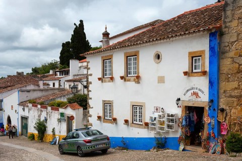 Street scene with traditional buildings and a souvenir shop in a picturesque town, R. Direita,