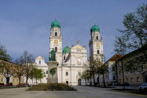 West façade, St Stephen's Cathedral, Cathedral Square, Passau, Lower Bavaria, Bavaria, Germany,