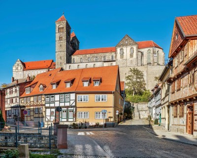 The Schlossberg with St Servatius collegiate church and castle above the half-timbered houses of