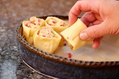 Swabian cuisine, preparation of Krautkrapfen, Swabian Mehlsäck, stuffed pasta pancakes with