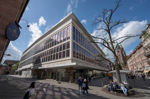 Vacant Karstadt Galeriea building in the city centre, Pfannenschmiedsgasse, Nuremberg, Middle