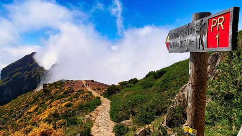 On the PR1 hiking trail from Pico do Arieiro to Pico Ruivo on Madeira