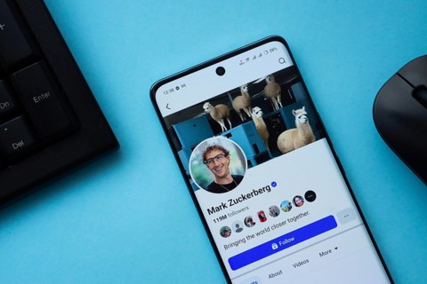 Mark Zuckerderg Facebook account on the smartphone