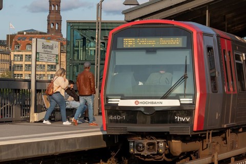 Underground, Hamburger Verkehrsverbund HVV, local transport, train of the underground line U3 at