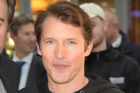 Frankfurt, Germany. 23th Oct, 2017. British Singer-Songwriter James Blunt (* 1974) takes a short