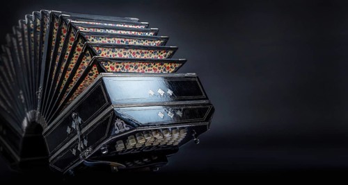 close up of an bandoneon
