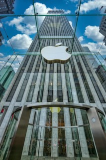 New York. Manhattan. Apple Store 5th Avenue