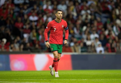 Football match, Cristiano RONALDO CR7 Portugal walking to the right with concentrated look, Estadio