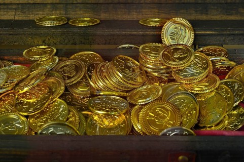 Shop window with decoration, treasure chest with gold coins, Germany, Europe