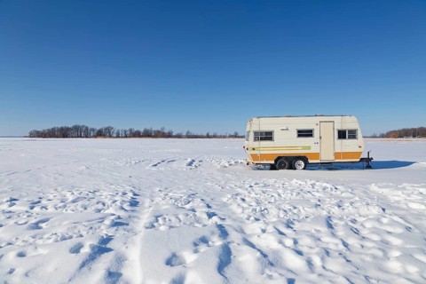 Winter, caravan trailer on the Saint Lawrence River, Province of Quebec, Canada, North America