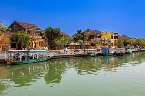 View over the Thu Bon River to the historic old town, Hoi An, Vietnam, VietNam, Asia