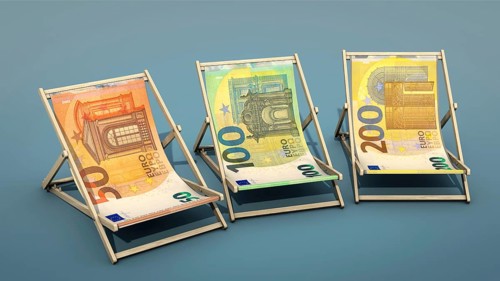 Symbolic image on the subject of price comparison, price difference, travel costs, etc