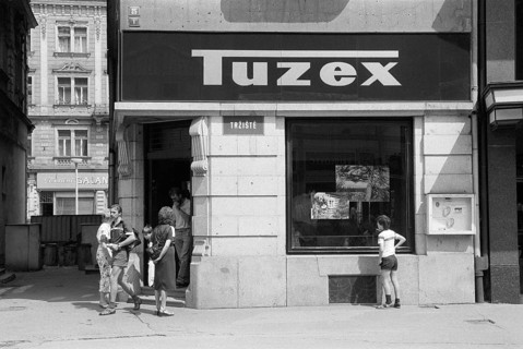 12.07.1985, CSSR, Karlovy Vary, TUZEX shop in the city centre, only foreign currencies such as