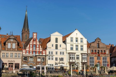 Historic surrounding gabled houses with many shops and restaurants on the square Am Sande in the