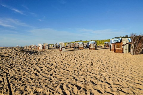 Sandy beach beach with beach chairs in Sahlenburg, Cuxhaven, Lower Saxony, Germany, Europe