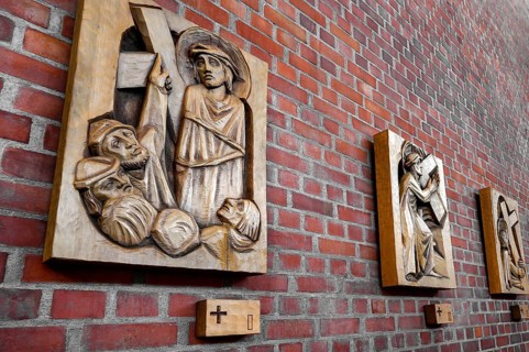 Carvings, three Stations of the Cross, modern church, St. Michael, Kempten, Allgäu, Bavaria,