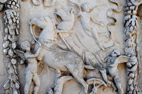 Relief on the sacred altar of Romulus and Remus, Sacello dell' Ara di Romolo e Remo, angel,