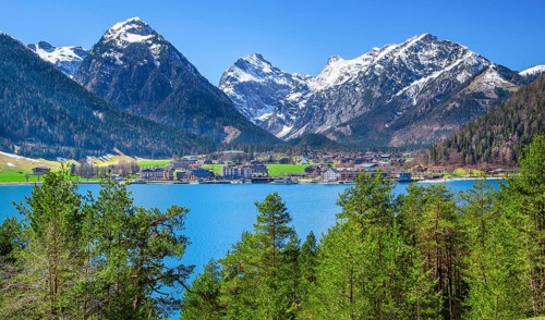 View across the lake to Pertisau and the Karwendel mountains, municipality of Eben, Achensee,