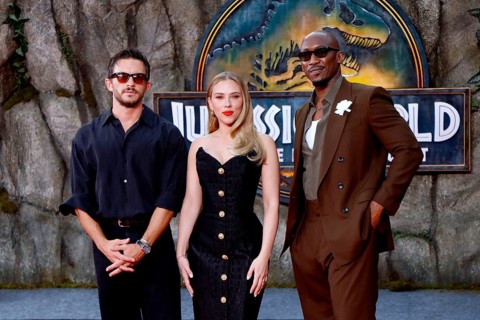 Jonathan Bailey, Scarlett Johansson and Mahershala Ali at the German premiere of Jurassic World at