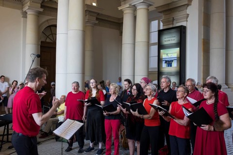 Hans-Beimler-Chor at the Humboldt Forum as part of the Fête de la Musique. The music event, which