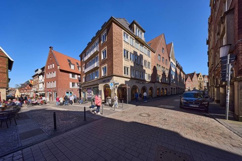 City centre, pedestrian zone, general architecture, brick buildings, parking lane with vehicles,