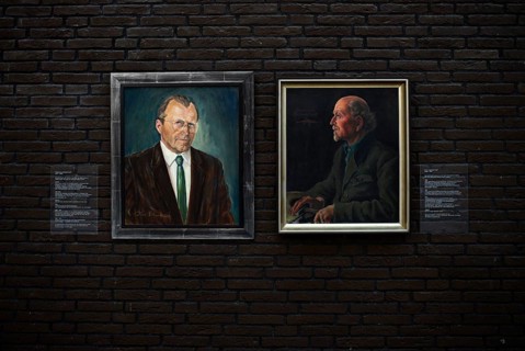 Portraits of Professor Dr Bernhard Hauff, interior photograph, Urwelt-Museum Hauff, Museum,