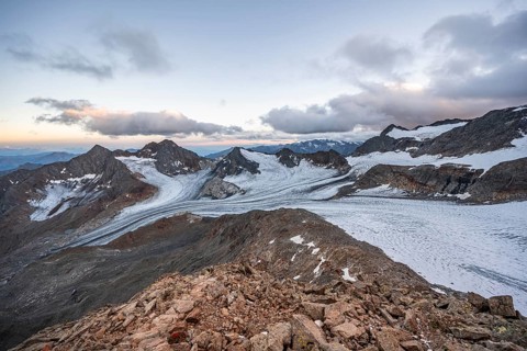 Sunset at the summit of the Becher, picturesque high mountain landscape, view of mountain peaks