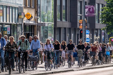 Central cycle path on the Lange Viestraat, lanes for pedestrians, cyclists and local traffic are