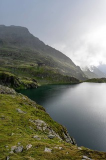 Mountain landscape with mountain lake Wangenitzsee, Wiener Höhenweg, Schober group, Hohe Tauern