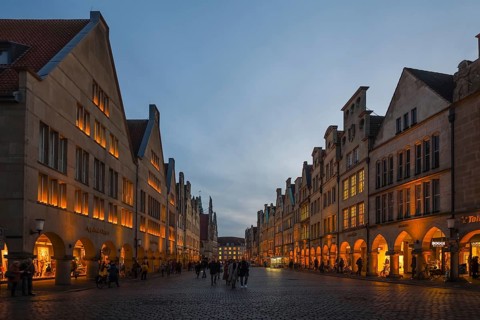 Stroll through Münster's parlour... Münster (Prinzipalmarkt), Gabled houses at the blue hour,