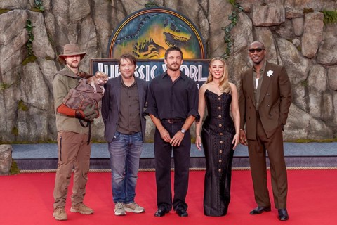 Director Gareth Edwards, Jonathan Bailey, Scarlett Johansson and Mahershala Ali at the German